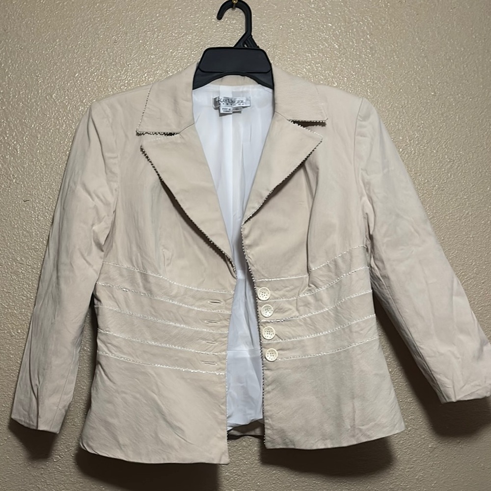 Elegant Cream Women's Blazer